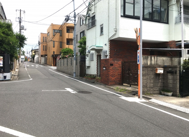 祖父の名義が残った公衆用道路を売却したいのですが、10名の相続人に対してなんと説明すれば良いのでしょうか。